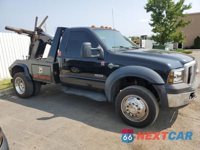 Czwarte zdjęcie samochodu z boku: 2006 FORD F450 SUPER DUTY VIN:1FDXF46P06EA61901 - miniatura