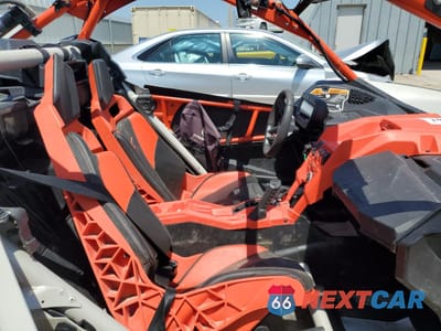 Piąte zdjęcie samochodu w środku: 2021 CAN-AM MAVERICK X3 X RC TURBO RR VIN:3JBVVAV43MK002755 - miniatura