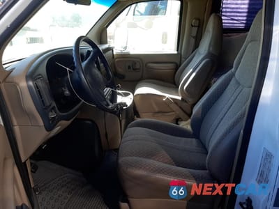 Piąte zdjęcie samochodu w środku: 2000 CHEVROLET EXPRESS G3500 VIN:1GBJG31J1Y1170614 - miniatura