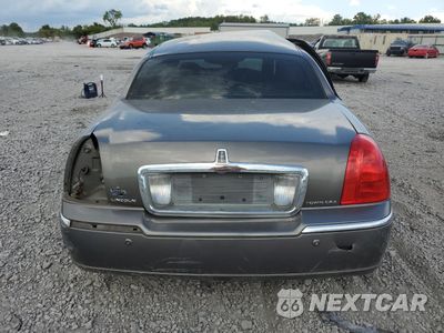 Zdjęcie 6 z 14 samochodu: 2003 LINCOLN TOWN CAR SIGNATURE VIN:1LNHM82W73Y680066 - miniatura
