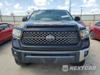Piąte zdjęcie samochodu w środku: 2018 TOYOTA TUNDRA CREWMAX SR5 VIN:5TFEY5F14JX234565 - miniatura