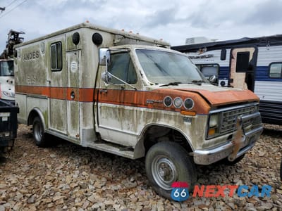 Czwarte zdjęcie samochodu z boku: 1983 FORD ECONOLINE E350 CUTAWAY VAN VIN:1FDKE30L7DHB09578 - miniatura