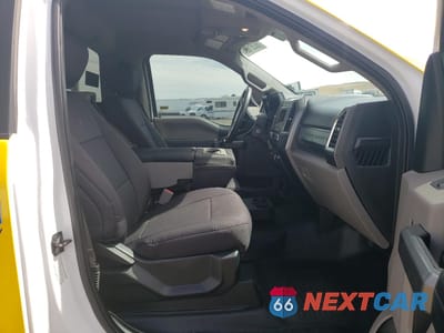 Piąte zdjęcie samochodu w środku: 2017 FORD F450 SUPER DUTY VIN:1FDUF4GT5HEC48228 - miniatura