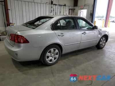 Trzecie zdjęcie samochodu z tyłu: 2008 KIA OPTIMA LX VIN:KNAGE123185250808 - miniatura