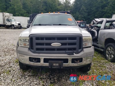 Piąte zdjęcie samochodu w środku: 2005 FORD F450 SUPER DUTY VIN:1FDXF47P45EA26372 - miniatura