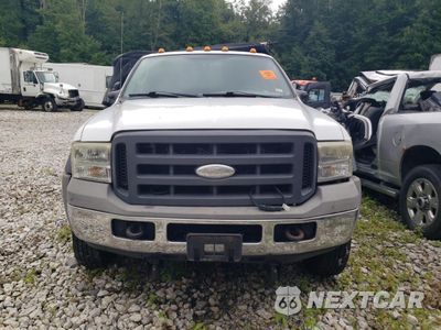 Piąte zdjęcie samochodu w środku: 2005 FORD F450 SUPER DUTY VIN:1FDXF47P45EA26372 - miniatura