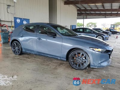 Czwarte zdjęcie samochodu z boku: 2024 MAZDA 3 PREFERRED VIN:JM1BPBLM3R1707065 - miniatura