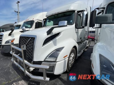 Drugie zdjęcie samochodu z przodu: 2020 VOLVO VN VNL VIN:4V4NC9EH1LN211395 - miniatura