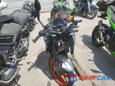 Drugie zdjęcie samochodu z przodu: 2023 KTM 200 DUKE VIN:MD2JPC403PC027160 - miniatura