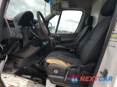 Zdjęcie 7 z 12 samochodu: 2013 MERCEDES-BENZ SPRINTER 2500 VIN:WD3PE7CC9D5729860 - miniatura