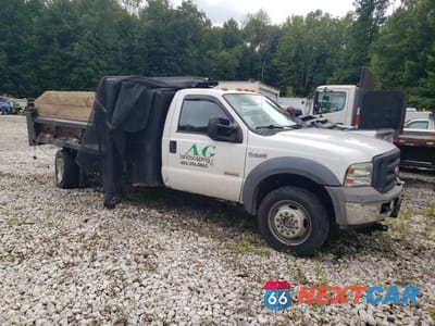 Czwarte zdjęcie samochodu z boku: 2005 FORD F450 SUPER DUTY VIN:1FDXF47P45EA26372 - miniatura