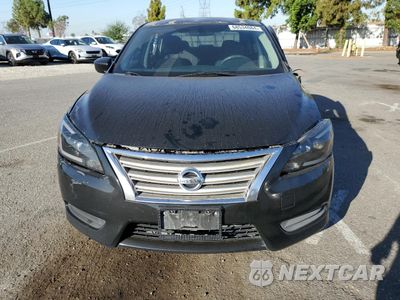 Piąte zdjęcie samochodu w środku: 2015 NISSAN SENTRA S VIN:3N1AB7AP8FY295952 - miniatura