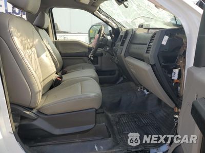 Piąte zdjęcie samochodu w środku: 2021 FORD F550 SUPER DUTY VIN:1FDUF5HT8MDA09437 - miniatura