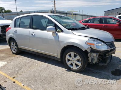 Czwarte zdjęcie samochodu z boku: 2008 NISSAN VERSA S VIN:3N1BC13E28L450022 - miniatura