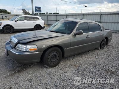 2003 LINCOLN TOWN CAR SIGNATURE 1LNHM82W73Y680066 - główne zdjęcie licytacji z USA - miniatura