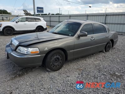 2003 LINCOLN TOWN CAR SIGNATURE 1LNHM82W73Y680066 - główne zdjęcie licytacji z USA - miniatura