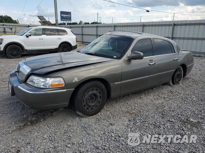 2003 LINCOLN TOWN CAR SIGNATURE 1LNHM82W73Y680066 - główne zdjęcie licytacji z USA - miniatura