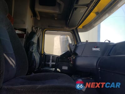 Piąte zdjęcie samochodu w środku: 1999 VOLVO VN VIN:4VG7DARJ2XN773786 - miniatura