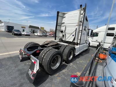 Czwarte zdjęcie samochodu z boku: 2020 VOLVO VN VNL VIN:4V4NC9EH1LN211395 - miniatura