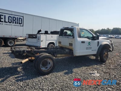 Czwarte zdjęcie samochodu z boku: 2021 FORD F550 SUPER DUTY VIN:1FDUF5HT8MDA09437 - miniatura