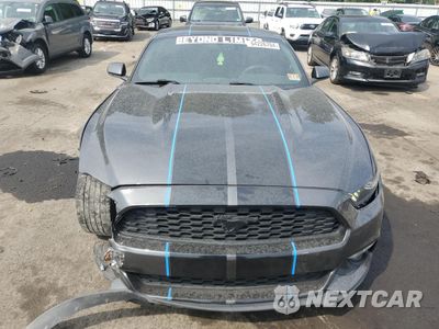 Piąte zdjęcie samochodu w środku: 2017 FORD MUSTANG VIN:1FA6P8TH3H5304689 - miniatura