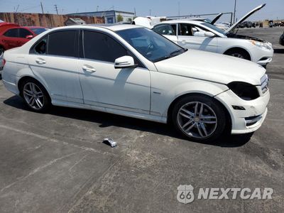 Czwarte zdjęcie samochodu z boku: 2012 MERCEDES-BENZ C 250 VIN:WDDGF4HB2CR208977 - miniatura