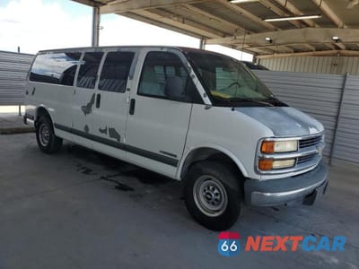 Czwarte zdjęcie samochodu z boku: 2001 CHEVROLET EXPRESS G3500 VIN:1GAHG39R711145669 - miniatura