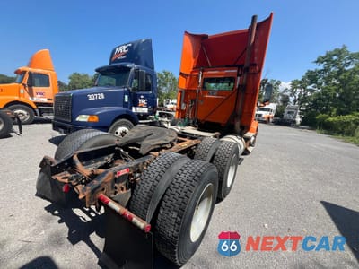 Czwarte zdjęcie samochodu z boku: 2007 VOLVO VN VNM VIN:4V4MC9GF87N449645 - miniatura