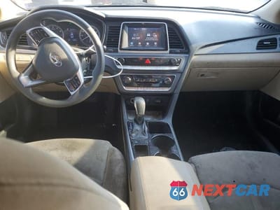 Zdjęcie 8 z 12 samochodu: 2019 HYUNDAI SONATA SE VIN:5NPE24AF0KH752054 - miniatura