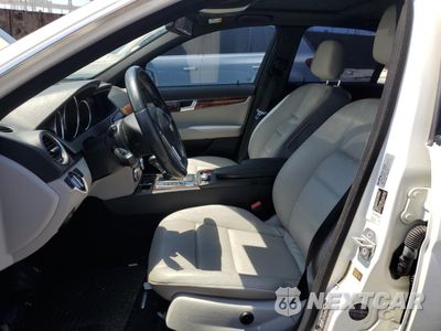 Zdjęcie 7 z 12 samochodu: 2012 MERCEDES-BENZ C 250 VIN:WDDGF4HB2CR208977 - miniatura