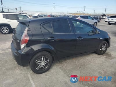 Trzecie zdjęcie samochodu z tyłu: 2015 TOYOTA PRIUS C TWO VIN:JTDKDTB38F1095397 - miniatura