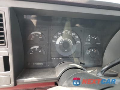 Zdjęcie 9 z 12 samochodu: 1990 GMC SIERRA C1500 VIN:2GTEC14Z1L1558024 - miniatura