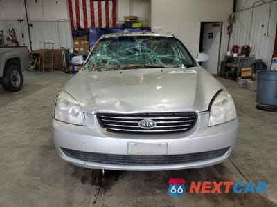 Piąte zdjęcie samochodu w środku: 2008 KIA OPTIMA LX VIN:KNAGE123185250808 - miniatura