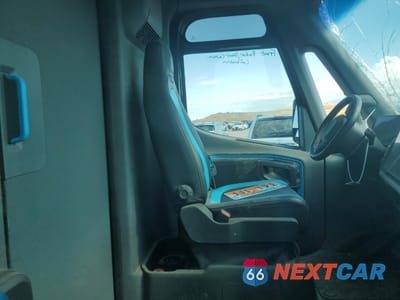 Zdjęcie 11 z 13 samochodu: 2022 RIVIAN EDV 700 VIN:7FCEHDB78NN002213 - miniatura