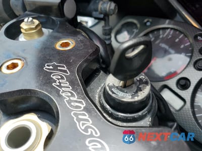 Zdjęcie 8 z 10 samochodu: 2005 SUZUKI GSX1300 RK5 VIN:JS1GW71A752108912 - miniatura