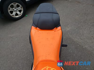 Piąte zdjęcie samochodu w środku: 2024 KTM 390 DUKE VIN:MD2JPJ402RN277520 - miniatura