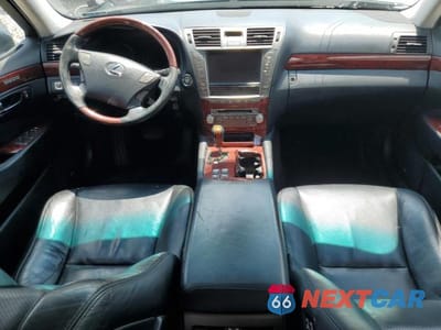 Zdjęcie 8 z 13 samochodu: 2010 LEXUS LS 460 VIN:JTHCL5EF4A5008006 - miniatura