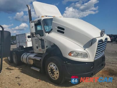 2017 MACK 600 CXU600 1M1AW09Y5HM077575 - główne zdjęcie licytacji z USA - miniatura