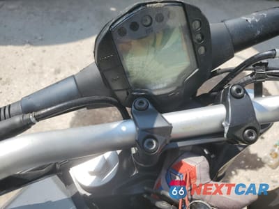 Zdjęcie 7 z 9 samochodu: 2023 KTM 200 DUKE VIN:MD2JPC403PC027160 - miniatura