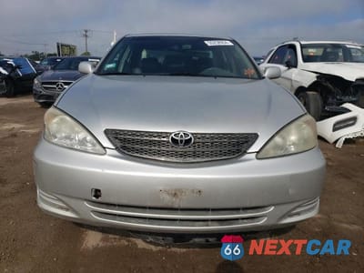 Piąte zdjęcie samochodu w środku: 2002 TOYOTA CAMRY LE VIN:JTDBF30KX20001377 - miniatura