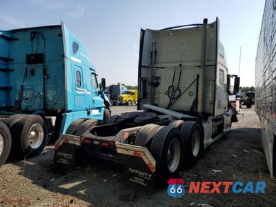 Czwarte zdjęcie samochodu z boku: 2024 VOLVO VN VNL VIN:4V4NC9EJ2RN635079 - miniatura