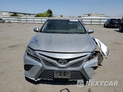 Piąte zdjęcie samochodu w środku: 2019 TOYOTA CAMRY L VIN:4T1B11HK3KU161256 - miniatura