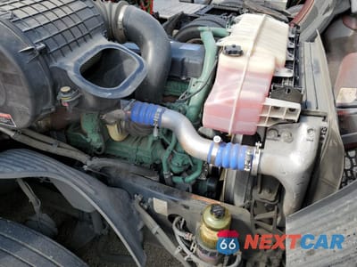 Zdjęcie 7 z 10 samochodu: 2020 VOLVO VN VNL VIN:4V4NC9EH6LN249043 - miniatura