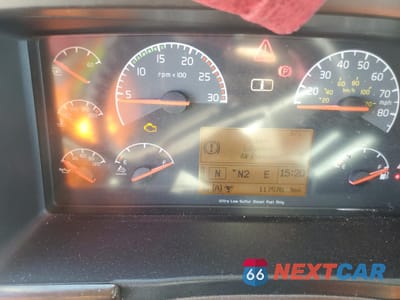 Zdjęcie 8 z 10 samochodu: 2015 VOLVO VN VNL VIN:4V4NC9EH4FN176940 - miniatura