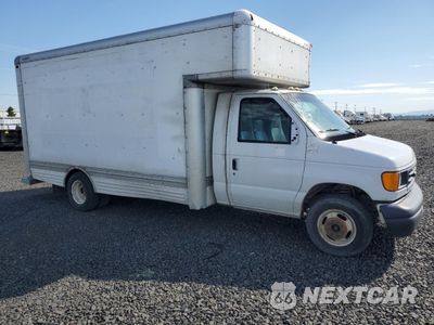 Czwarte zdjęcie samochodu z boku: 2006 FORD ECONOLINE E450 SUPER DUTY CUTAWAY VAN VIN:1FDXE45S36HA86248 - miniatura