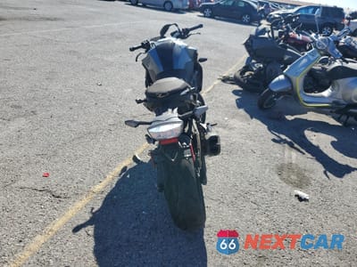 Czwarte zdjęcie samochodu z boku: 2023 BMW F 900 R VIN:WB10K1308P6H40706 - miniatura
