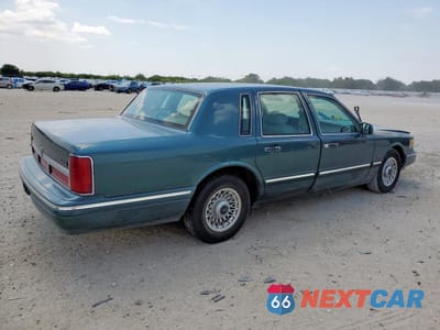 Trzecie zdjęcie samochodu z tyłu: 1996 LINCOLN TOWN CAR EXECUTIVE VIN:1LNLM81WXTY672992 - miniatura