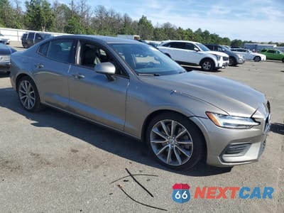 Czwarte zdjęcie samochodu z boku: 2019 VOLVO S60 T6 MOMENTUM VIN:7JRA22TK6KG002774 - miniatura