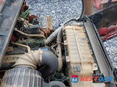 Zdjęcie 7 z 10 samochodu: 2018 VOLVO VHD DUMP TRUCK VIN:4V5KC9DH5JN894473 - miniatura