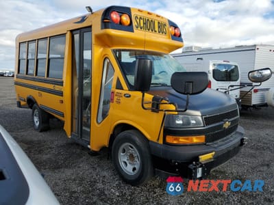 Czwarte zdjęcie samochodu z boku: 2022 CHEVROLET EXPRESS G3500 VIN:1GB0GRBPXN1172360 - miniatura